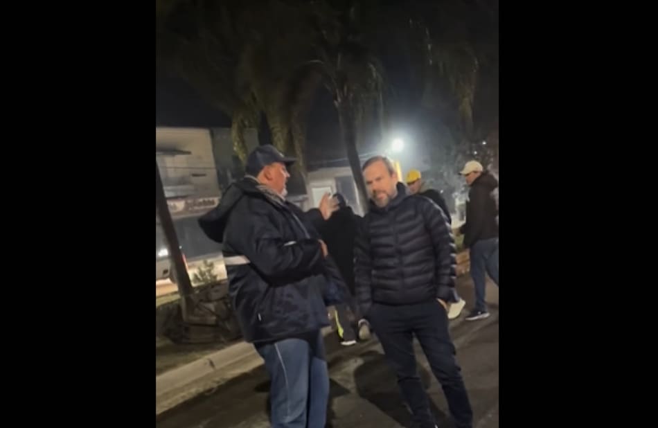 Gastón Granados recorrió las obras que se están realizando en Carlos Spegazzini. Foto: Captura de video.