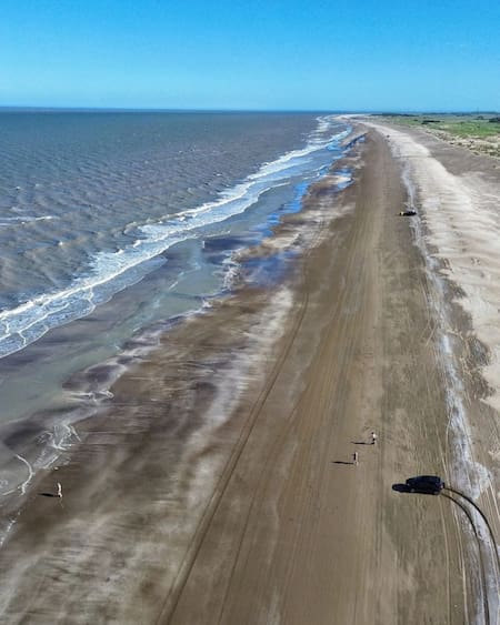 Playa en Punta Médanos. Foto: Instagram.
