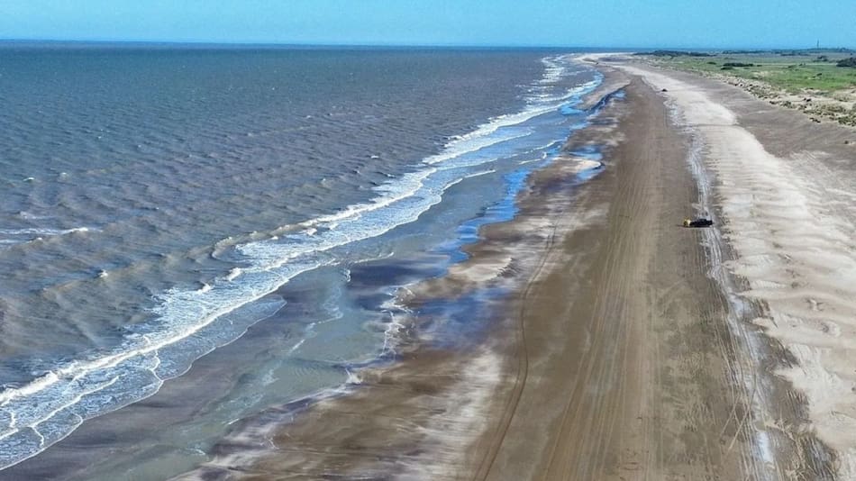 Playa en Punta Médanos. Foto: Instagram.
