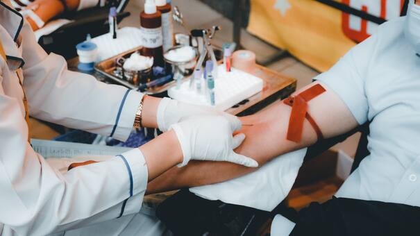 Un nuevo análisis de sangre promete disminuir las muertes por cáncer de pulmón: permite detectarlo en etapas tempranas