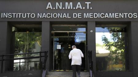 La Administración Nacional de Medicamentos, Alimentos y Tecnología Médica (ANMAT). Foto: NA