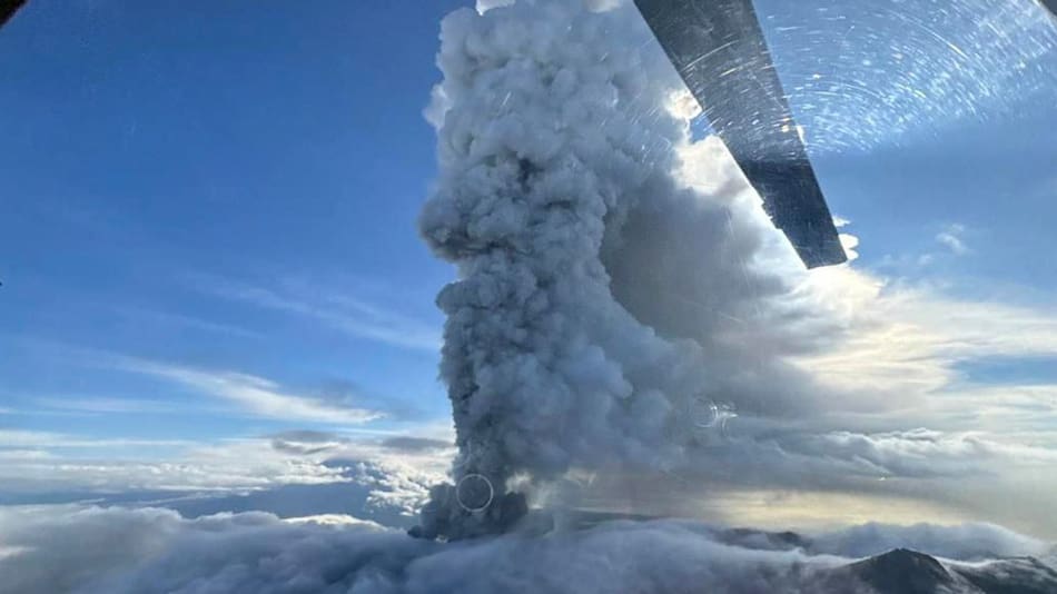 Erupción del volcán Krasheninnikov.