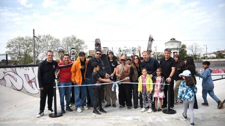Gastón Granados inauguró la plaza central de Ezeiza.