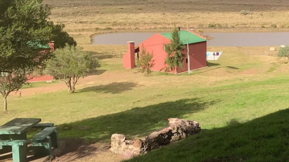 Este pueblo incluye, la posibilidad de explorar las misteriosas Grutas de Salamanca y recorrer la Reserva Ecológica