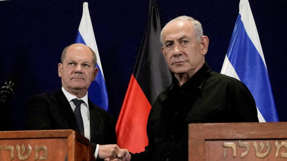 Netanyahu junto a Scholz. Foto: Reuters.