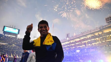 Hugo Ibarra y su primer título como entrenador de Boca. Foto: Télam.