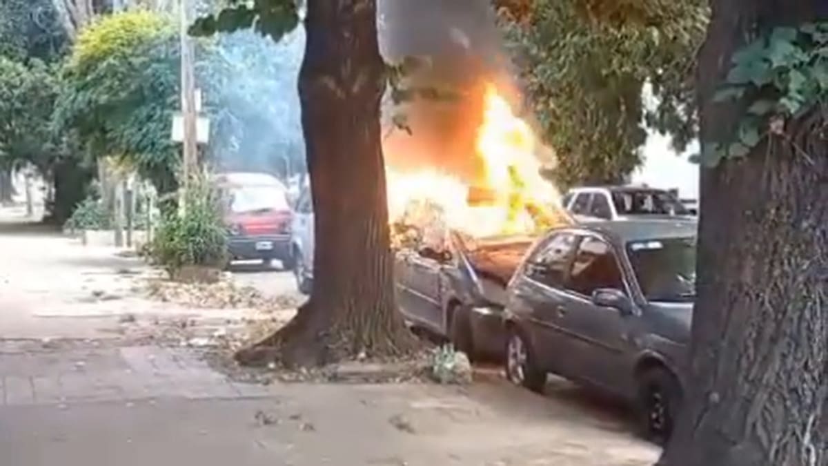 Detienen en La Plata a un hombre por incendiar al menos 10 autos en lo que va de 2024