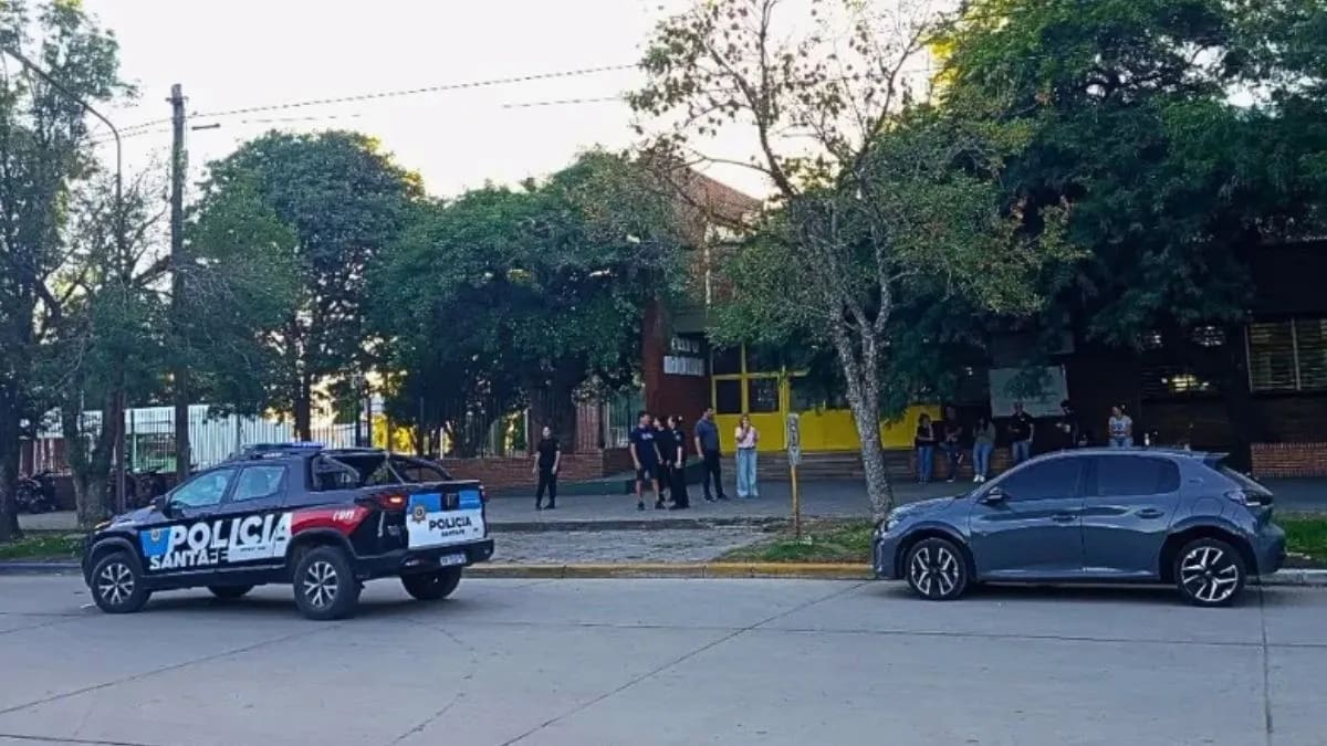 Asesinato en la escuela de San Cristóbal: detienen a un chico de 16 años acusado de encubrir al atacante