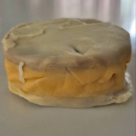 El nuevo alfajor sabor a carlito. Foto: Instagram @probandoalfajores