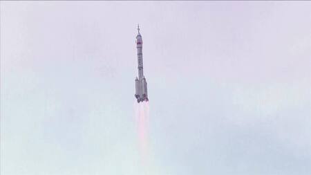 El Shenzhou-16 durante el despegue. Foto: Reuters.