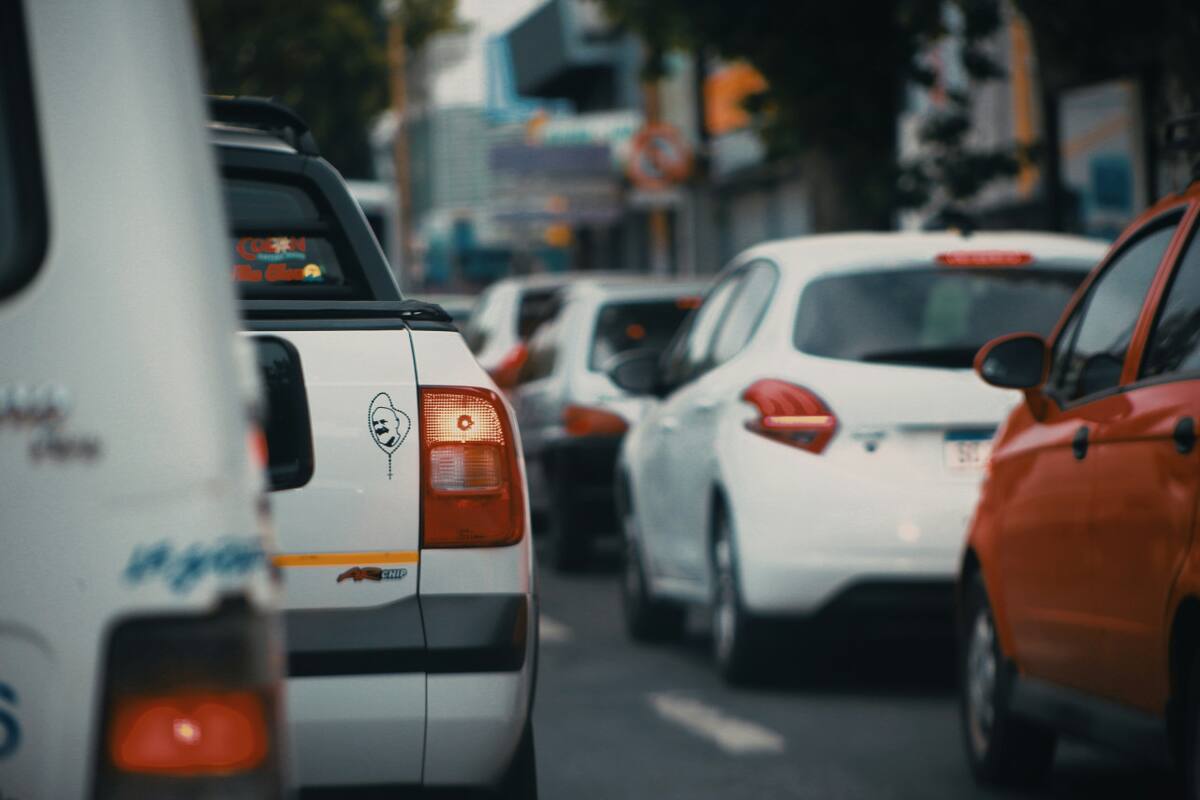 Tráfico, vehículos, autos. Fotos: Unsplash
