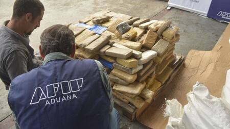 Aduana incineró dos toneladas de marihuana en Ezeiza. Foto: Aduana.