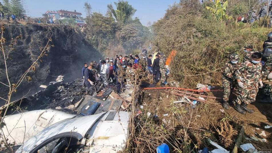 Un avión se estrelló en Nepal. FOTO: EFE