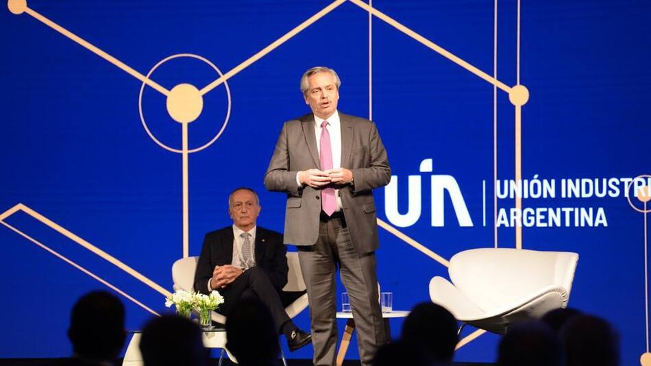 Alberto Fernández ante empresarios de la UIA