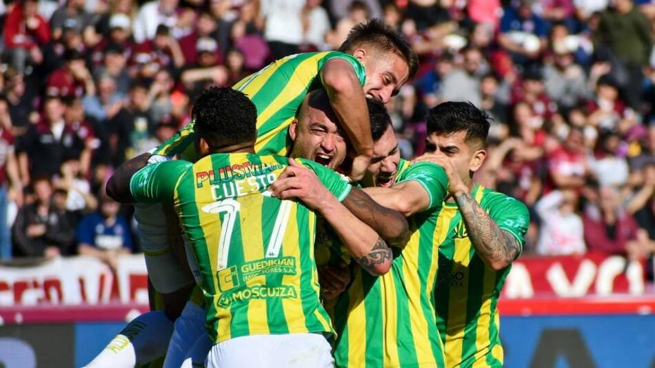 Festejo de Aldosivi, fútbol argentino, NA