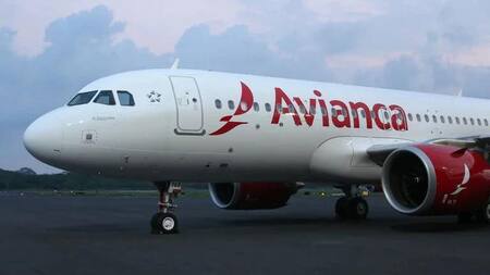 Encontraron dos cadáveres en un avión de Avianca que recién aterrizaba en Bogotá