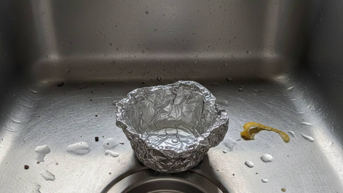 Vaso hecho con papel aluminio