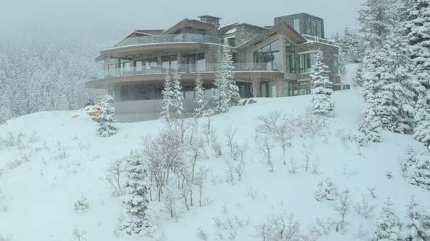Mountainhead: la impresionante mansión de 65 millones de dólares donde se grabó película protagonizada por Steve Carell