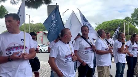 Manifestación de Policías sante el Papa en Lisboa. Foto: captura de video Reuters.