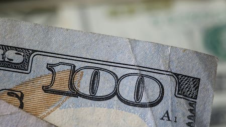 Hay que cambiar los billetes de dólar que ya no estén en circulación. Foto: Unsplash.