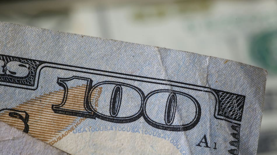 Hay que cambiar los billetes de dólar que ya no estén en circulación. Foto: Unsplash.