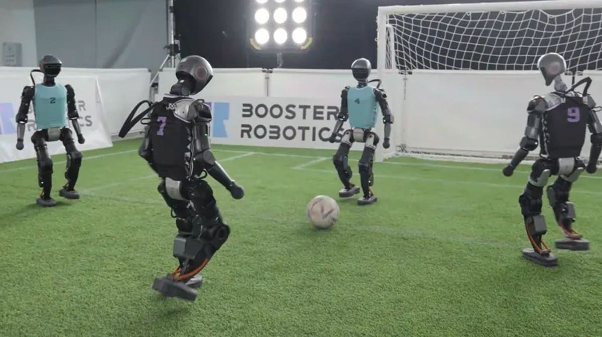 Futbolista robot en China.