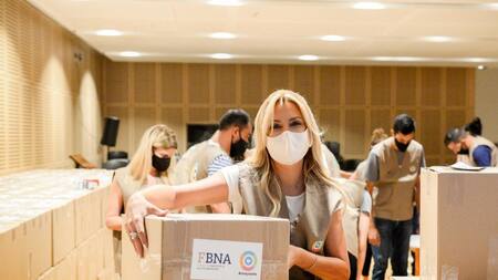 Fabiola Yáñez a través de donaciones consiguió enviar cajas navidenas a 551 hogares convivenciales del país, Prensa Presidencia