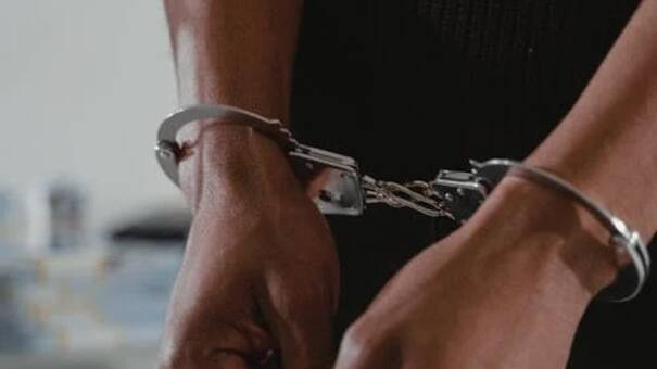 Insólita fuga en Salta: detuvieron a un hombre por abuso, pero pudo sacarse las esposas porque le faltaban tres dedos en una mano