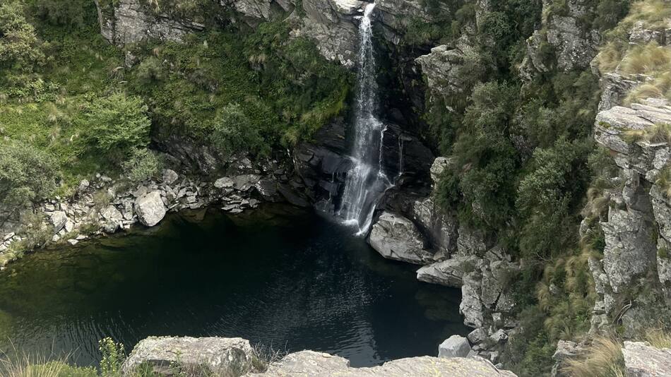 Una cascada escondida en medio de las montañas. Foto Canal26.com