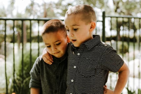 El Día del Primo se conmemora el 9 de junio. Foto: Unsplash.