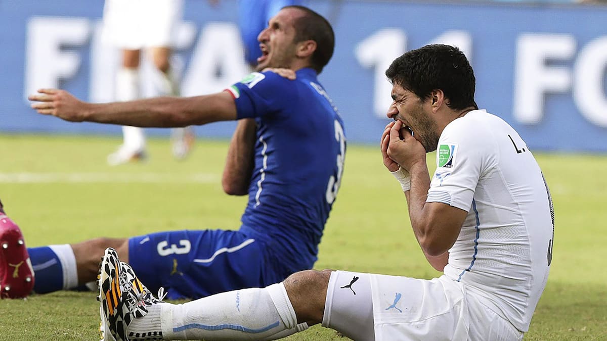 Mordida de Luis Suárez a Chiellini en el Mundial 2014.