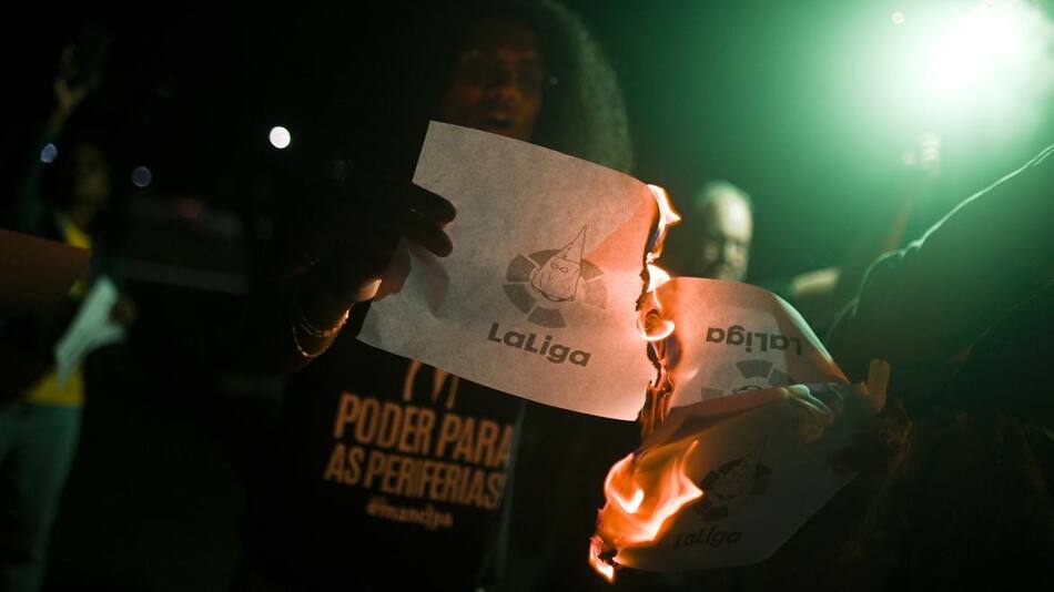 Protestas en Brasil contra el racismo en el fútbol. Foto: EFE.