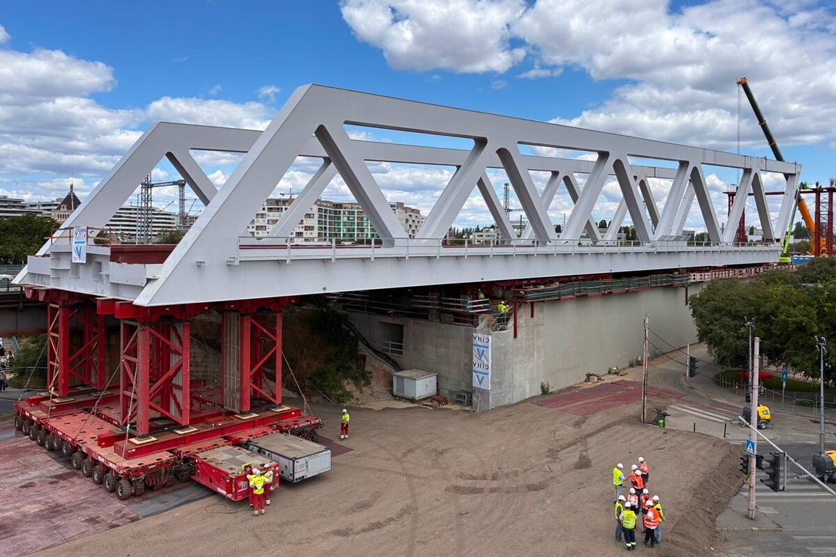 Nuevo puente ferroviario Közvágóhíd en Budapest, Rumania.