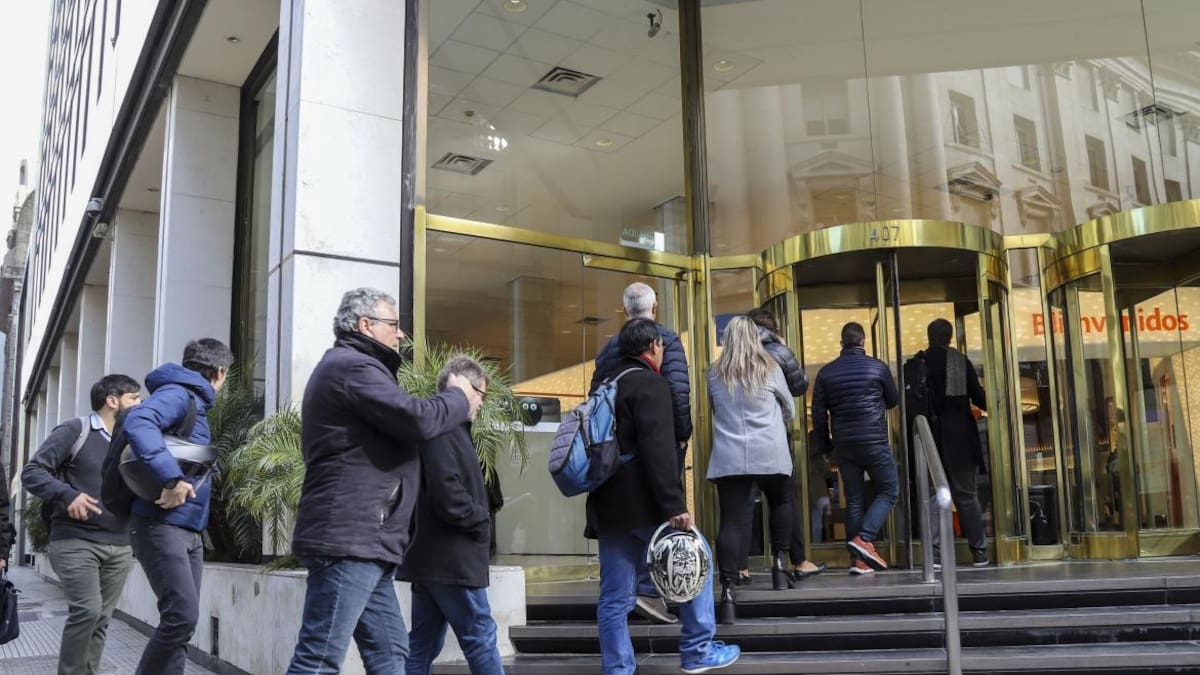 Clientes bancarios, bancos, banco, filas, NA