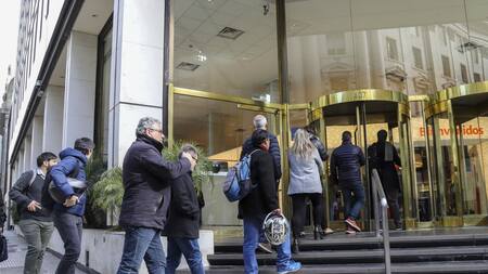 Clientes bancarios, bancos, banco, filas, NA