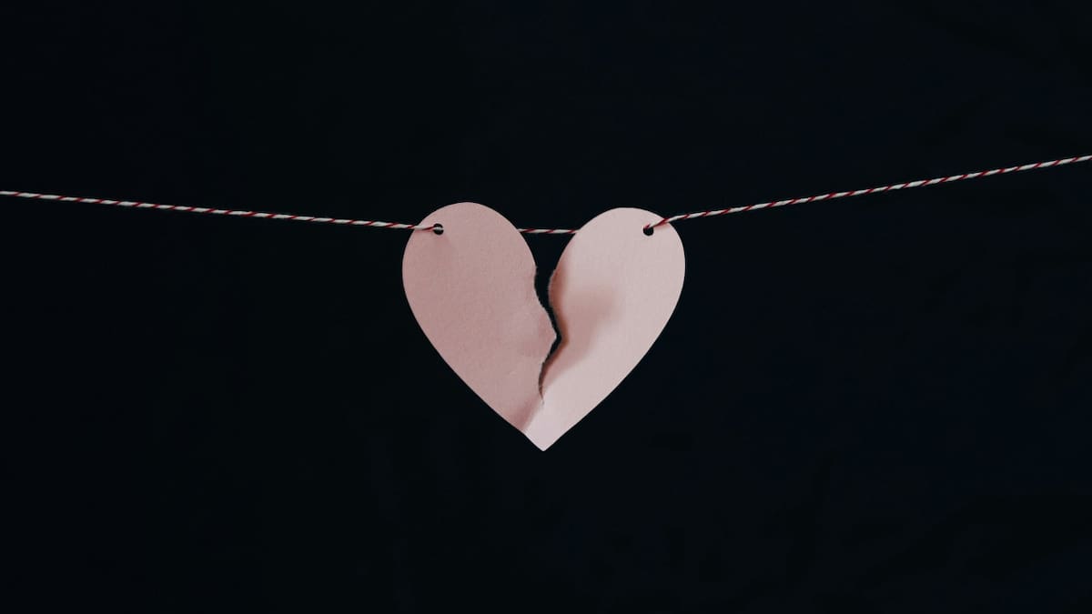 Corazón, corazón roto, relación tóxica. Foto Unsplash.