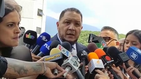 El diputado José Brito fuera del Supremo. Foto: EFE