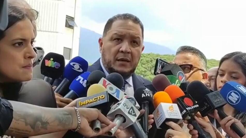 El diputado José Brito fuera del Supremo. Foto: EFE