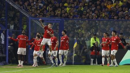 Independiente venció a Racing en La Bombonera. Foto: NA/Damián Dopacio.