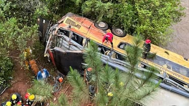 Tragedia en Misiones: un colectivo embistió a un auto, cayó a un arroyo y dejó varios muertos y heridos