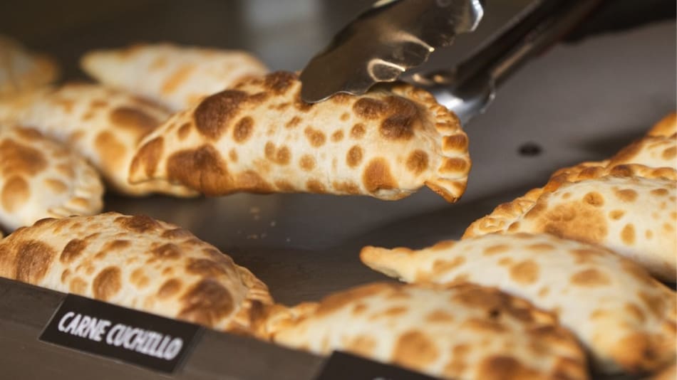 Empanadas en CABA. Foto: Instagram @tomassopizzasok