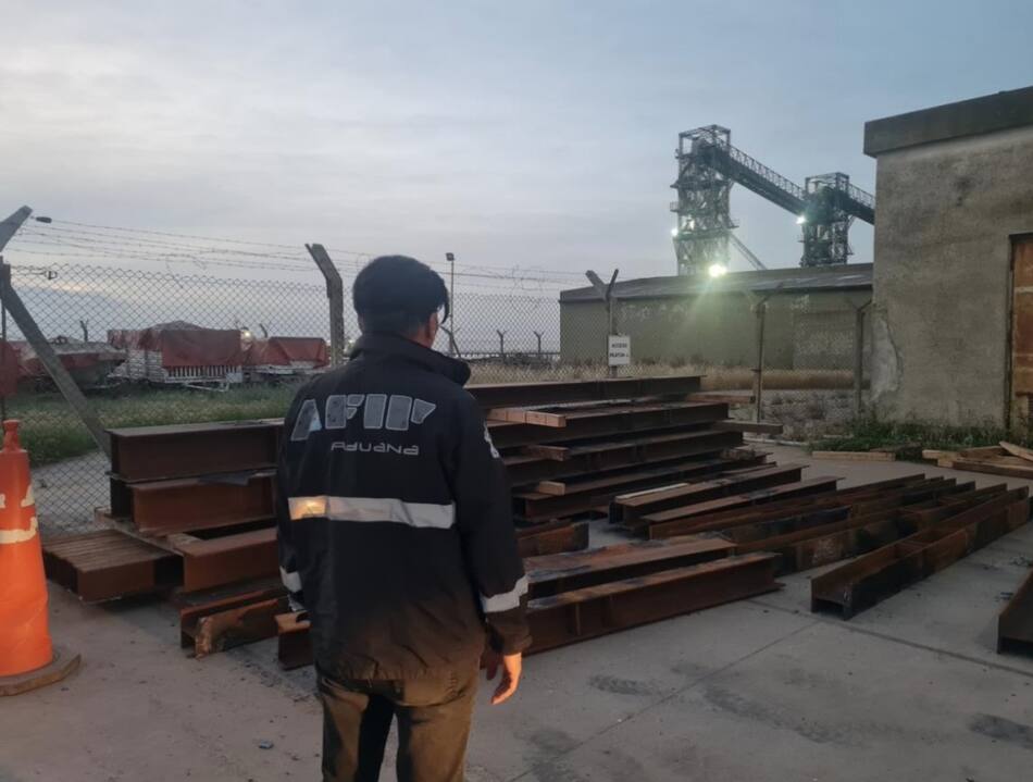 Operativo por importación de hierro irregular. Foto: Aduana.