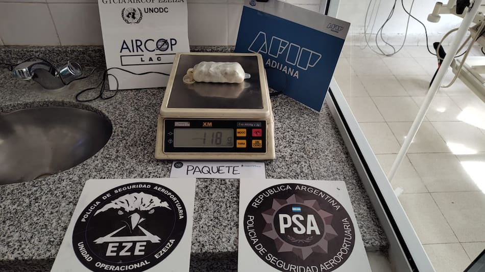 Las 78 cápsulas de cocaína detectadas en el Aeropuerto de Ezeiza. Foto: PSA.