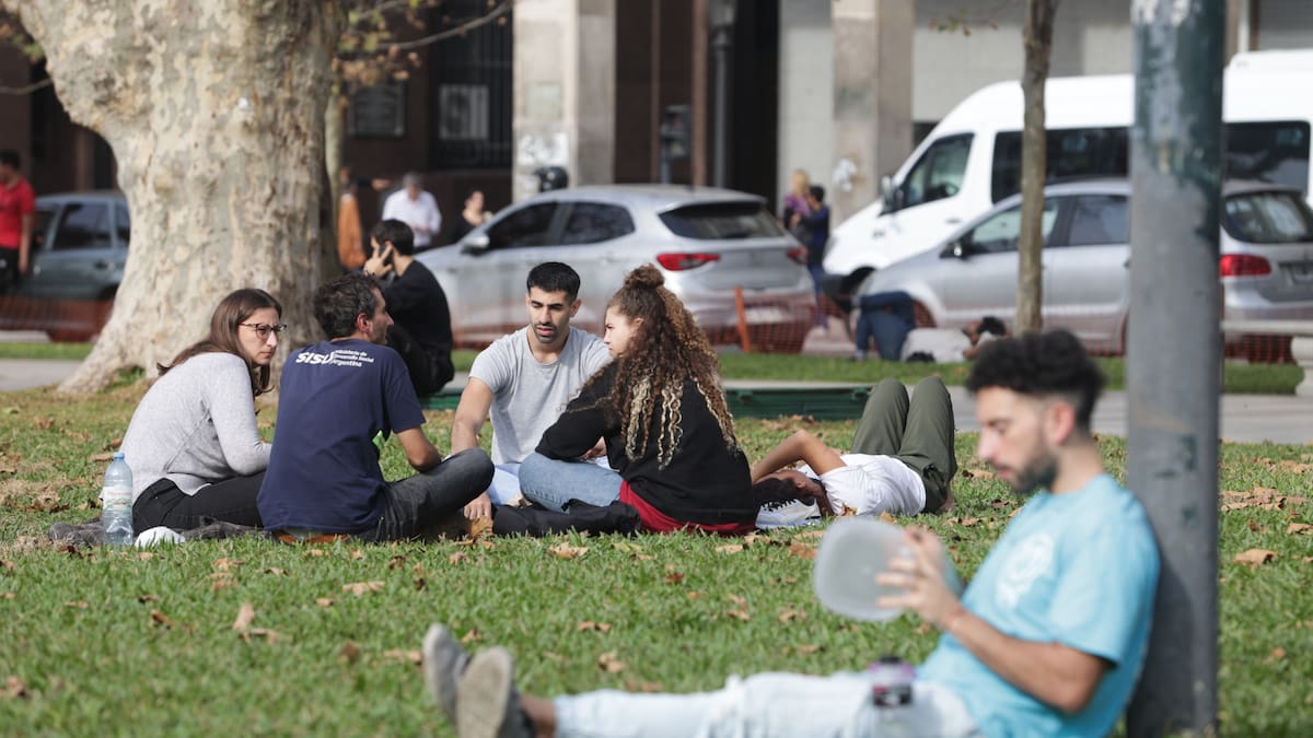 El frío comienza a despedirse de gran parte del país con el ingreso de una masa de aire cálido que elevará las temperaturas hacia el fin de semana.