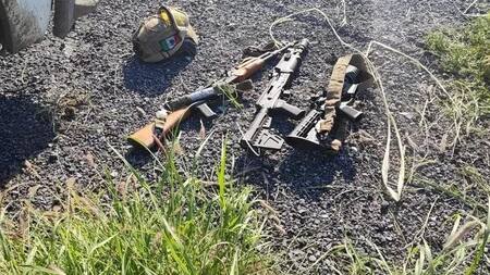 Las armas de los detenidos. Foto: Twitter