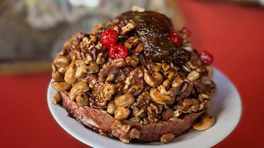 Un clásico de la Navidad: cuánto cuesta el pan dulce de Plaza Mayor para las fiestas 2025