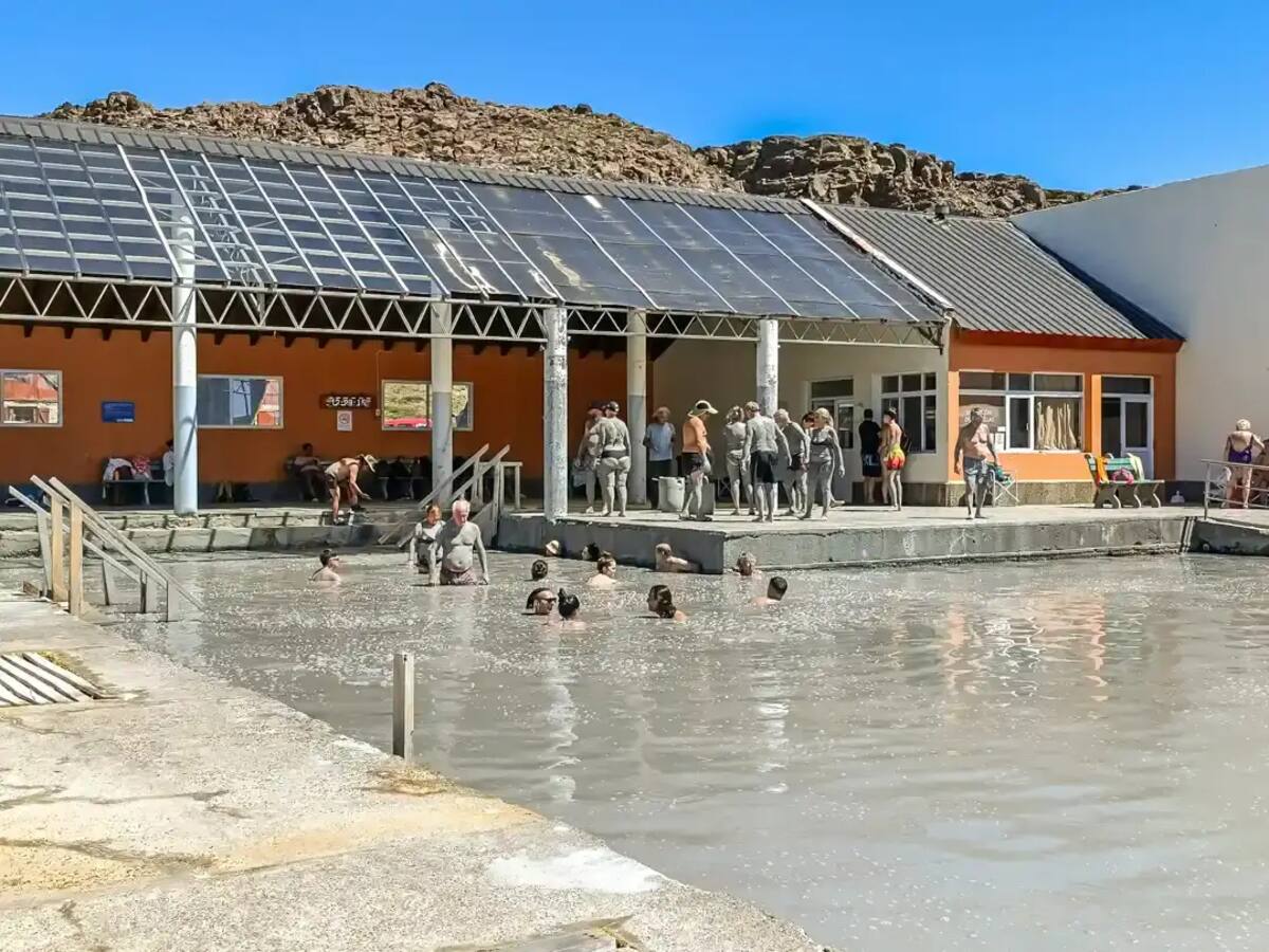 Las termas argentinas rodeadas de nieve que parecen de Islandia y son furor este invierno
