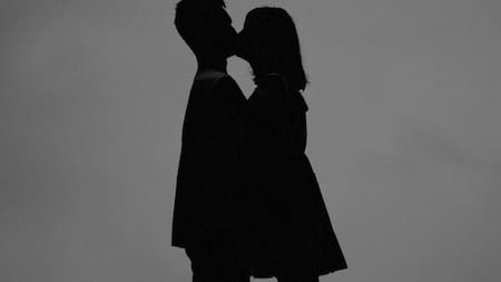 La ciencia responde: ¿cuál es la explicación detrás del deseo de besarnos?