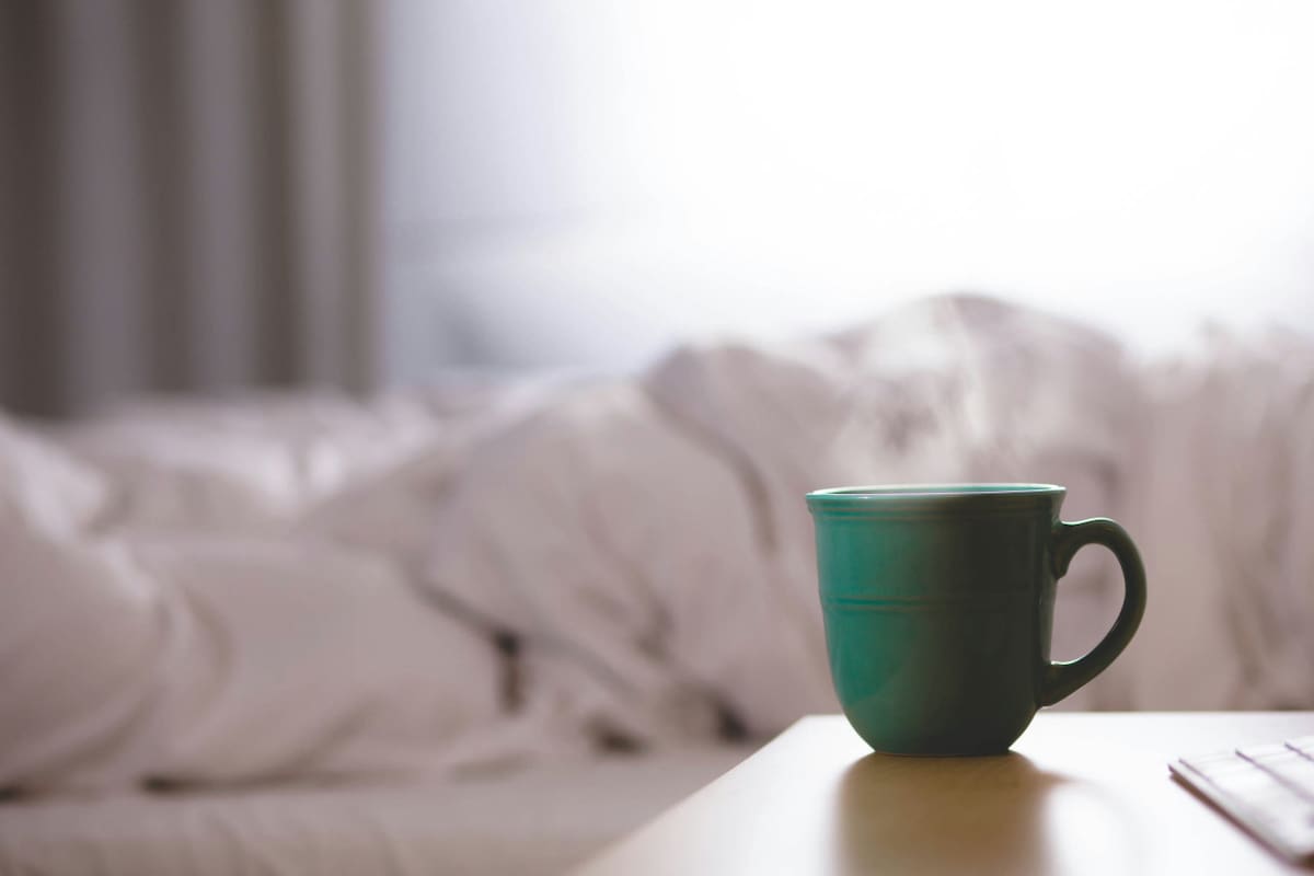 Hacer la cama, orden, limpieza, mañana, despertarse. Foto Unsplash.