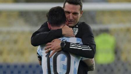 Lionel Messi y Lionel Scaloni. Foto: NA
